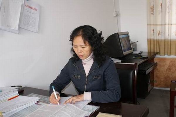 东西湖区径河农场中心小学刘华珍教师学科